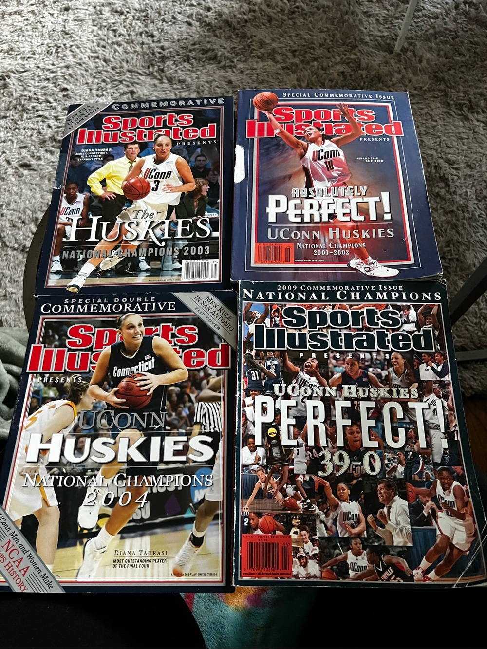 UConn Huskies Commemorative Magazine Set - Blue Covers